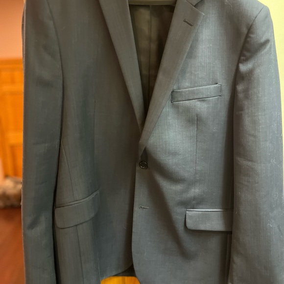 Men’s Warehouse Size 44R Grey suit jacket, pants and Vest - Picture 2 of 3